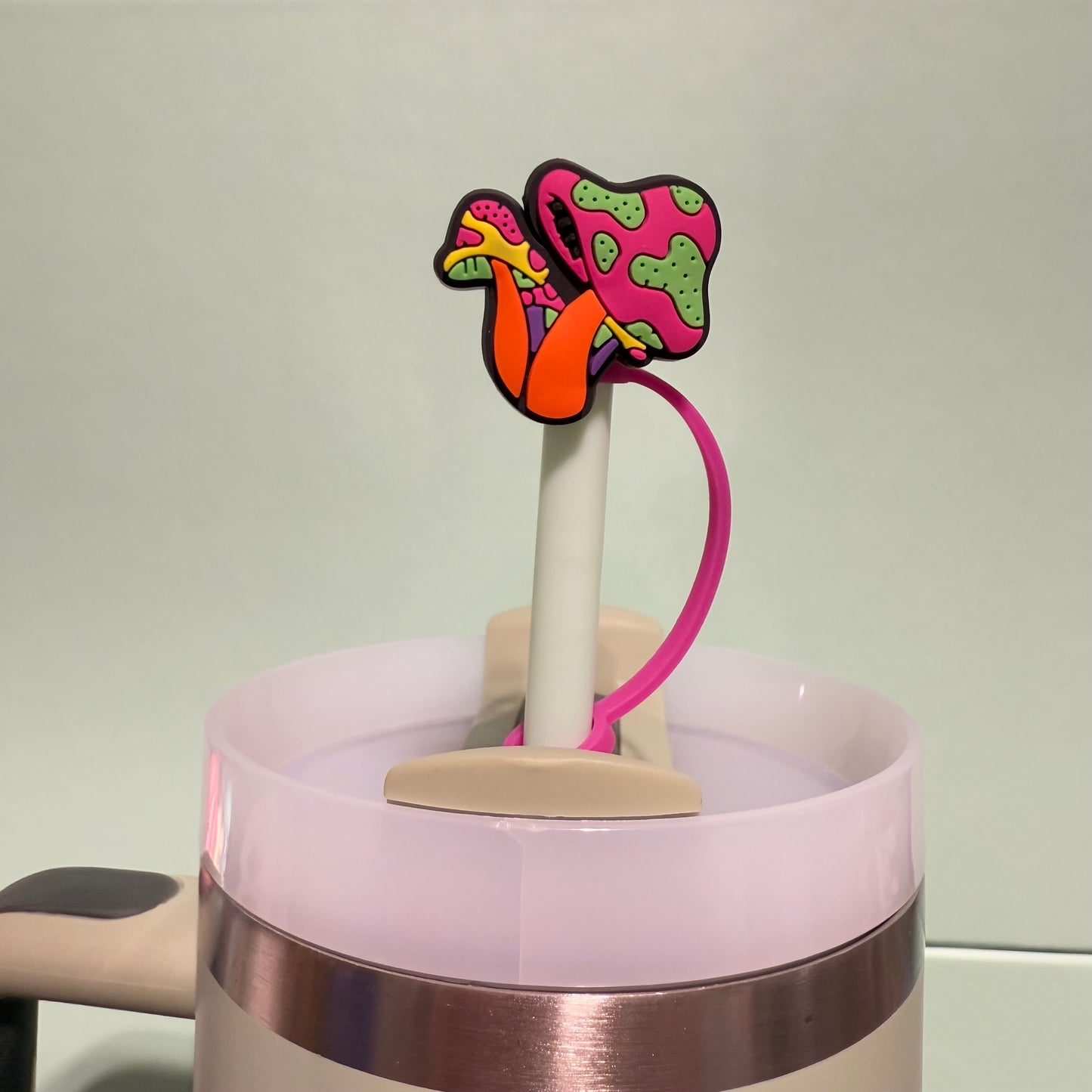 Mushroom straw topper