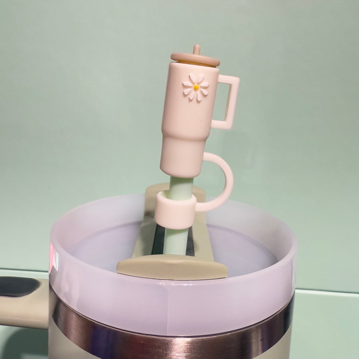 Cup straw topper