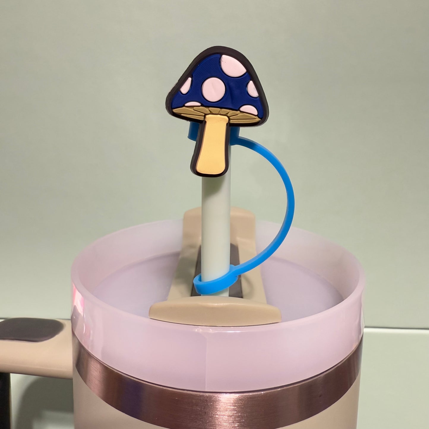 Mushroom straw topper