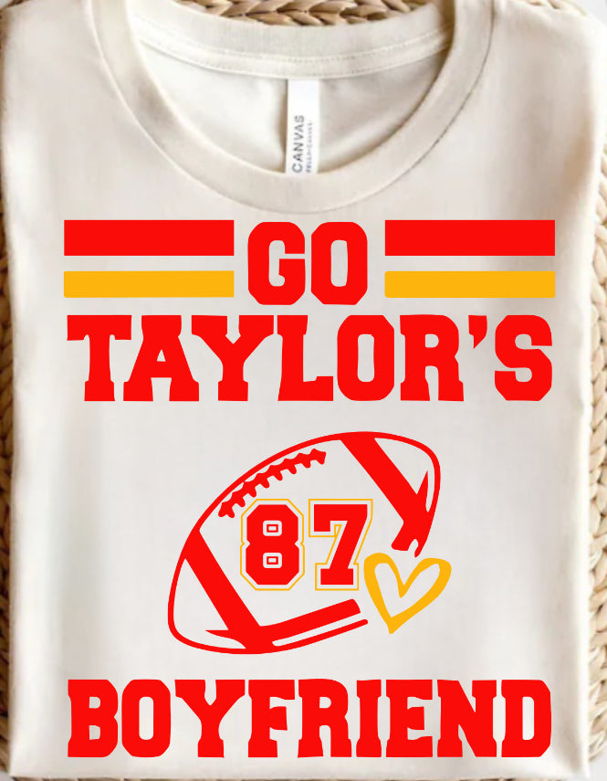 Go Taylor’s boyfriend sweatshirt